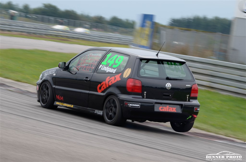 Peter Lindgaard Nielsen havde lånt Søren Lyck’s VW Polo GTI, og havde pænt med fart på i løbet af weekenden, hvor han slog flere af de erfarende kørere
(Foto: Denner Photo)